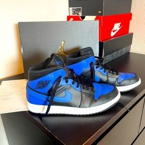 Air Jordan 1 Mid Hyper Royal 2021